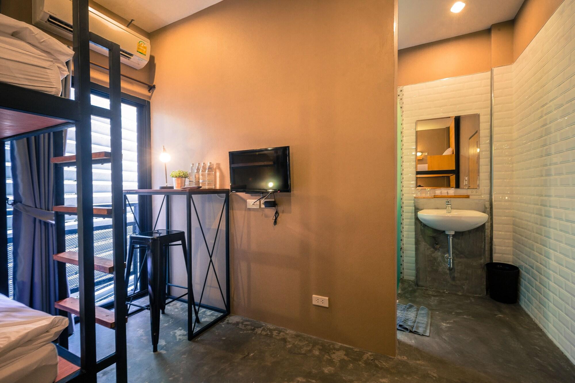 ศรีสุขสันต์ สแควร์  Hostel Krabi ภายนอก รูปภาพ